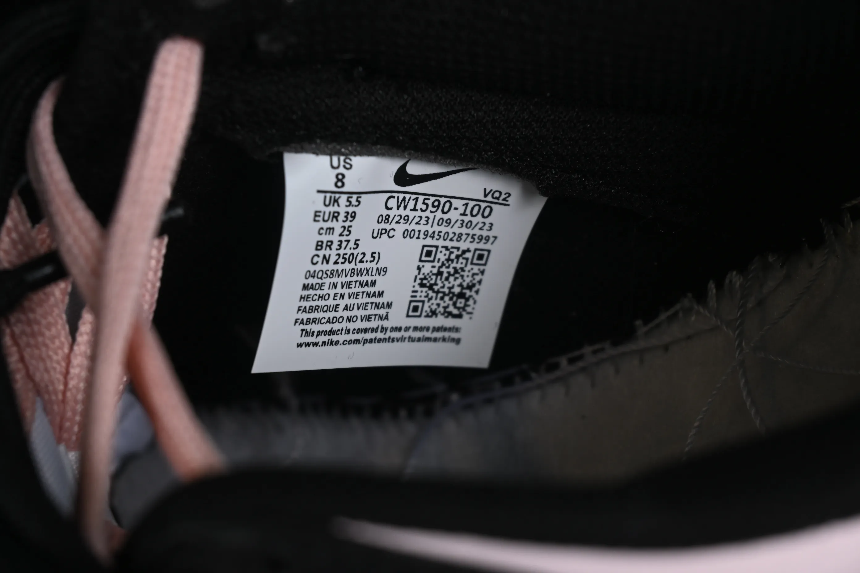 All Categories Nk SB Dunk Series Nk SB Dunk Low Low-top Sneakers Nk Dunk Low Tokyo Raspberry Black Pink Customized Deconstructed Strap Casual Sneakers CW1590-100